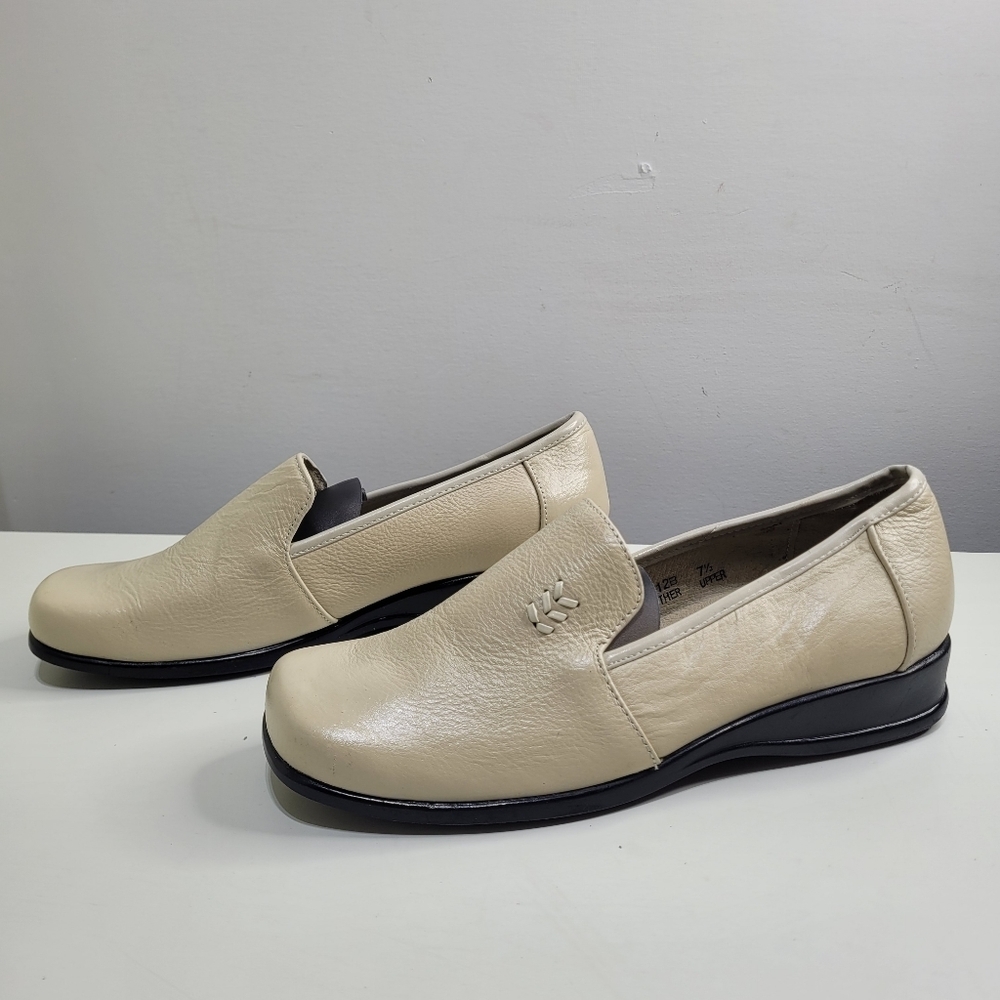 American Vintage Off White Cream Slip On Leather Loafer Size Women's 7.5